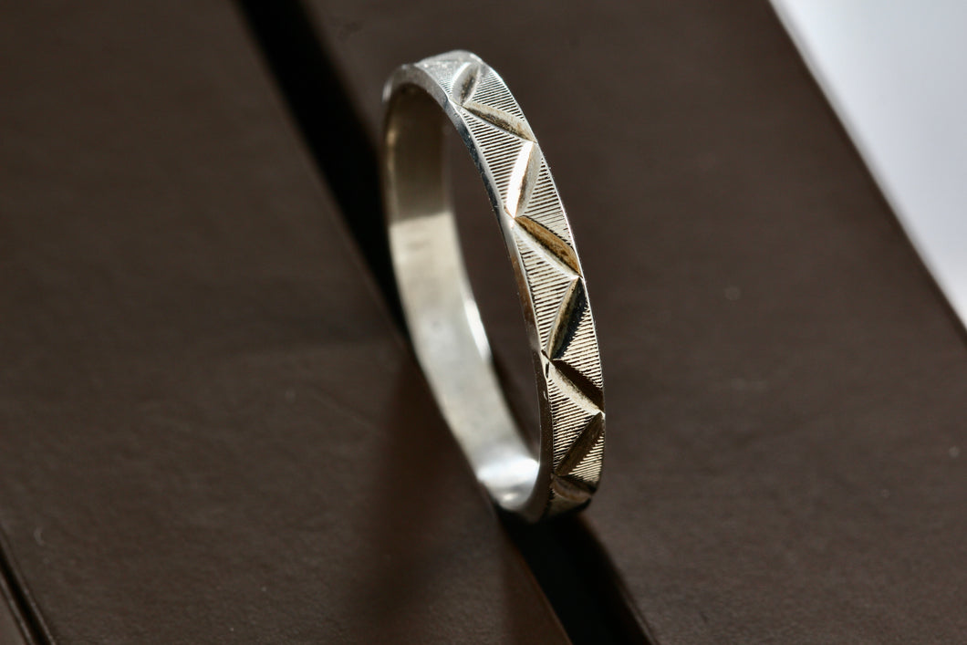 Vintage Sterling Silver ZigZag Narrow Band Ring Size 9