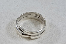 Load image into Gallery viewer, Sterling Overlapping Twin Band Ring Size 5.5
