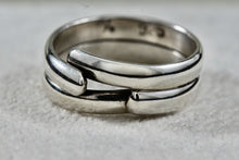 Load image into Gallery viewer, Sterling Overlapping Twin Band Ring Size 5.5
