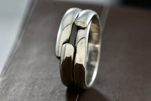 Load image into Gallery viewer, Sterling Overlapping Twin Band Ring Size 5.5
