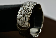 Load image into Gallery viewer, Sterling Silver Floral Etched Wide Silver Ring Size 11
