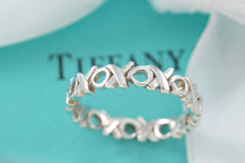 Load image into Gallery viewer, Tiffany &amp; Co. Paloma Picasso Silver xoxo Hugs &amp; Kisses Narrow Band Ring
