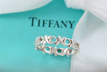 Load image into Gallery viewer, Tiffany &amp; Co. Paloma Picasso Silver xoxo Hugs &amp; Kisses Narrow Band Ring
