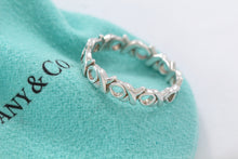 Load image into Gallery viewer, Tiffany &amp; Co. Paloma Picasso Silver xoxo Hugs &amp; Kisses Narrow Band Ring
