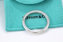 Load image into Gallery viewer, Tiffany &amp; Co. Paloma Picasso Silver Circle Key Ring Keychain
