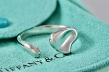 Load image into Gallery viewer, Tiffany &amp; Co. Elsa Peretti Silver Full Heart Ring
